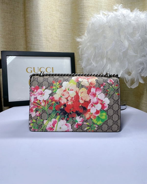 激安グッチバッグコピー内部構造